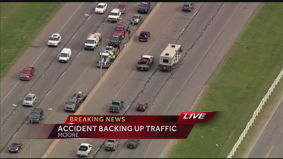 At least 1 injured in 3vehicle wreck in Moore