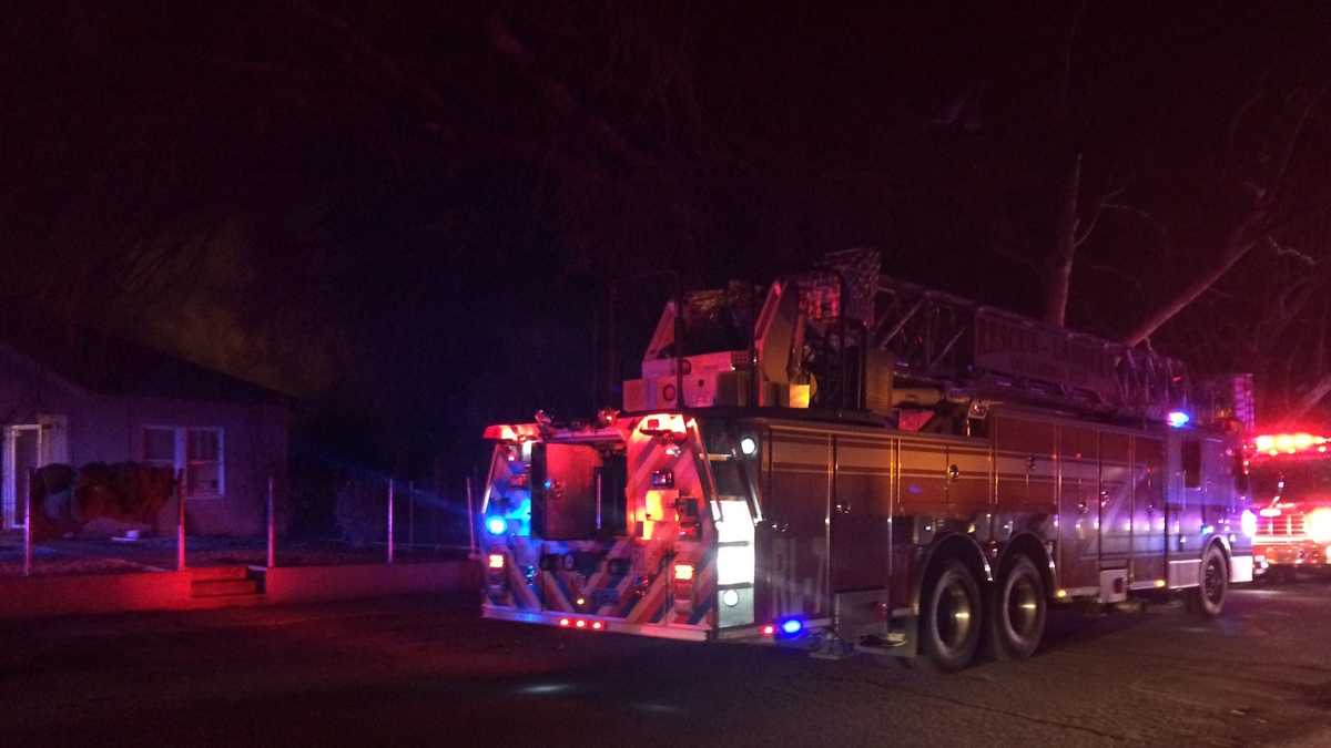 Firefighters battle south Oklahoma City house fire