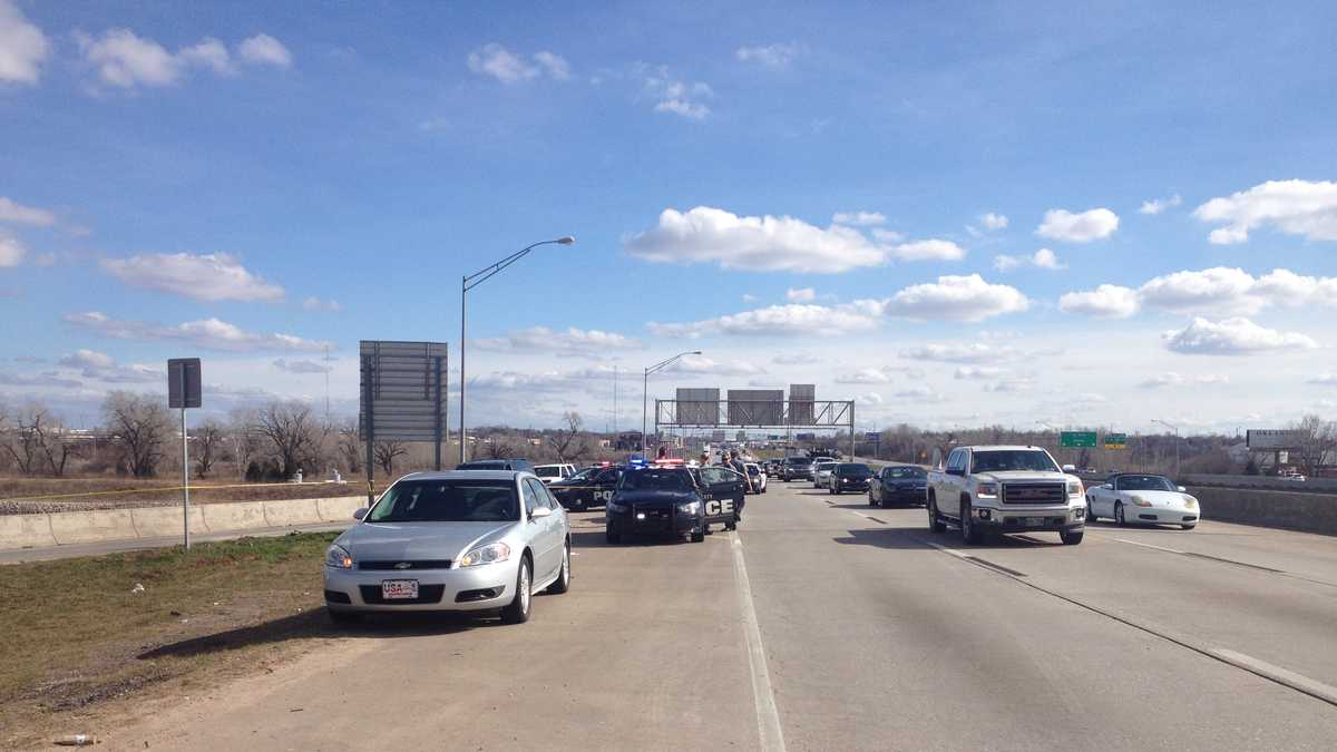 Man jumps off I35 bridge after reportedly stabbing woman