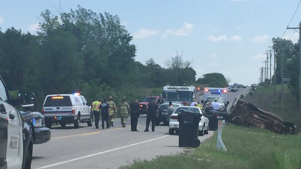 Choctaw police officer involved in crash