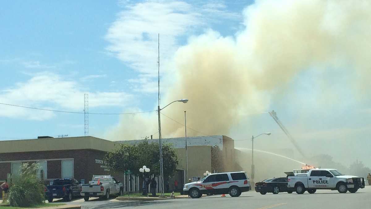 Four fire departments battle fire in downtown Hinton