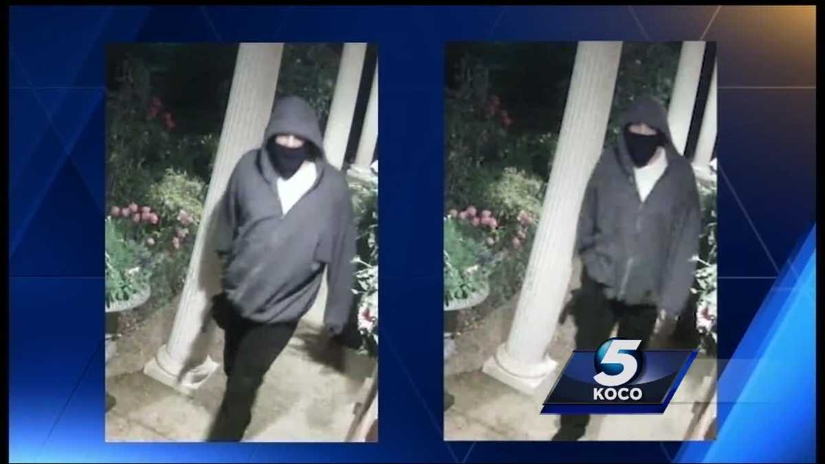 Masked man caught on camera trying to break into jewelry store