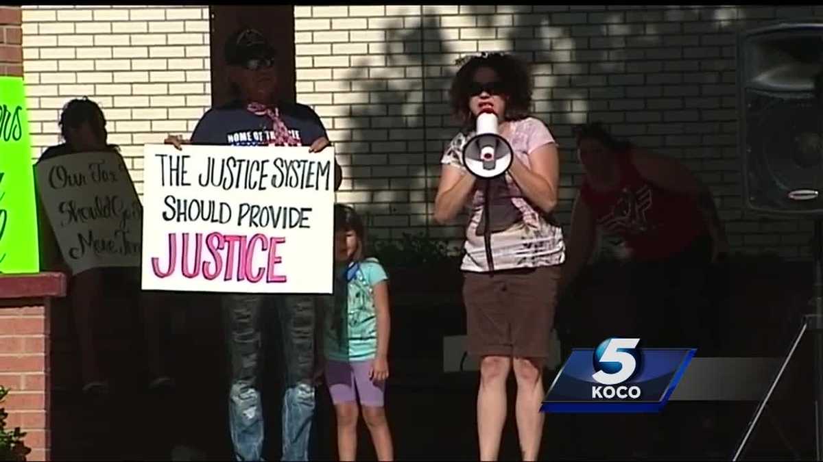 Dozens protest after inmate dies in Caddo County Jail