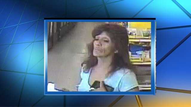 Police look for woman caught on camera stealing purse from car at metro ...