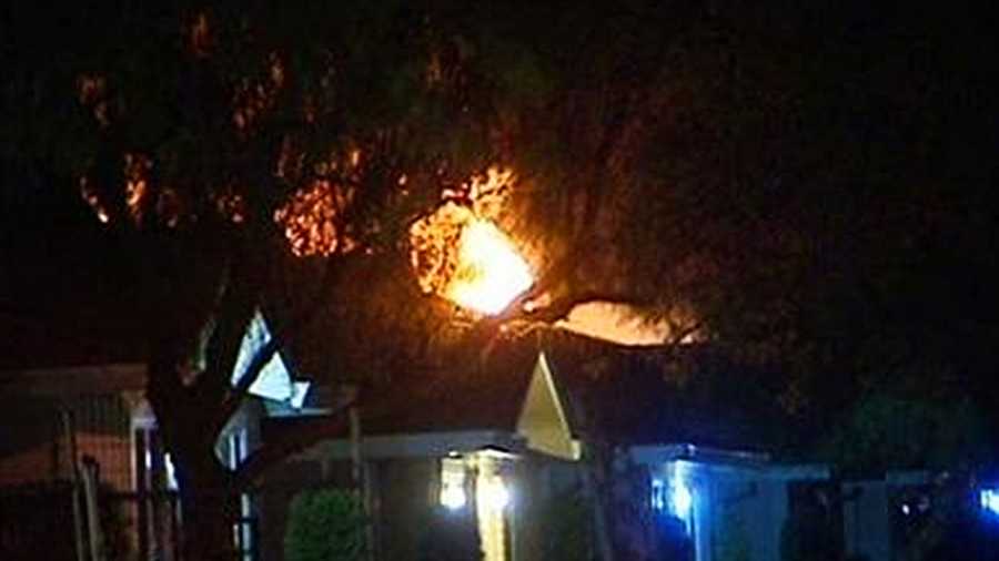 A blaze broke out in an apartment during an intense standoff between SWAT teams and a gunman. (April 12, 2012)