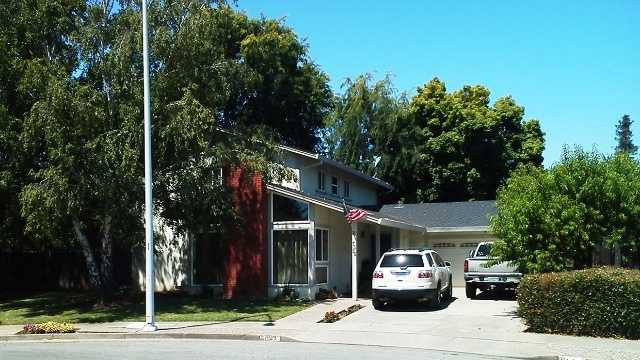 A 3-year-old boy accidentally shot himself in this Gilroy house. (July 6, 2012)