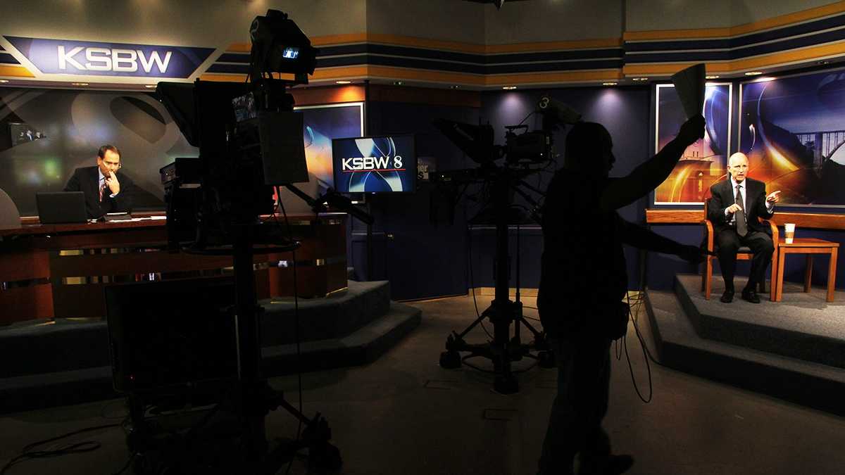 PHOTOS Gov. Brown visits KSBW's Salinas news station