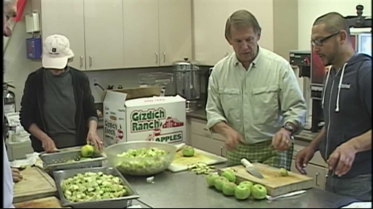 Santa Cruz volunteers prep Thanksgiving meals for more than a thousand