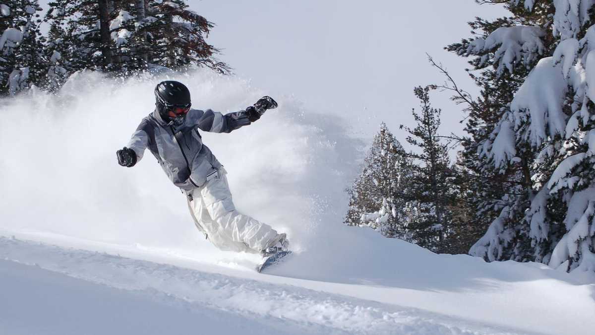 Sierra storm drops 6 feet of snow