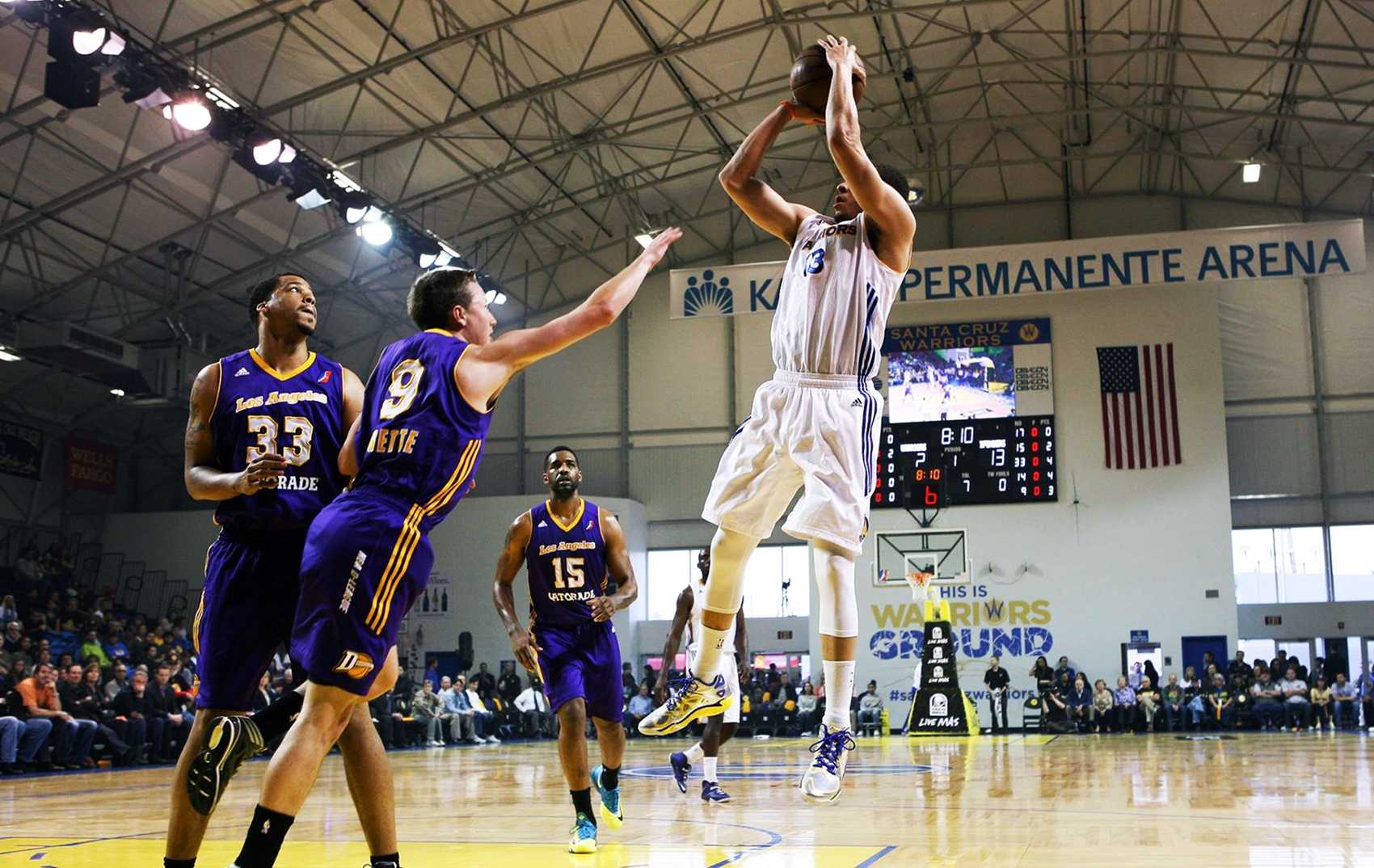 Curry scores 44 as Santa Cruz Warriors beat LA