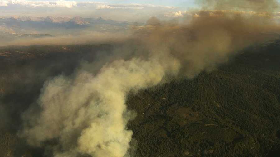 KCRA's LiveCopter 3 shows the Dog Rock Fire burning near Yosemite National Park. (Oct. 7, 2014)