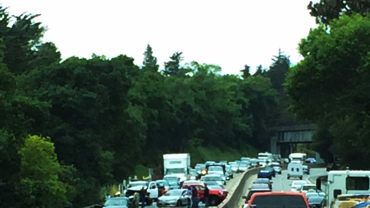 4car crash in Aptos on Highway 1 southbound
