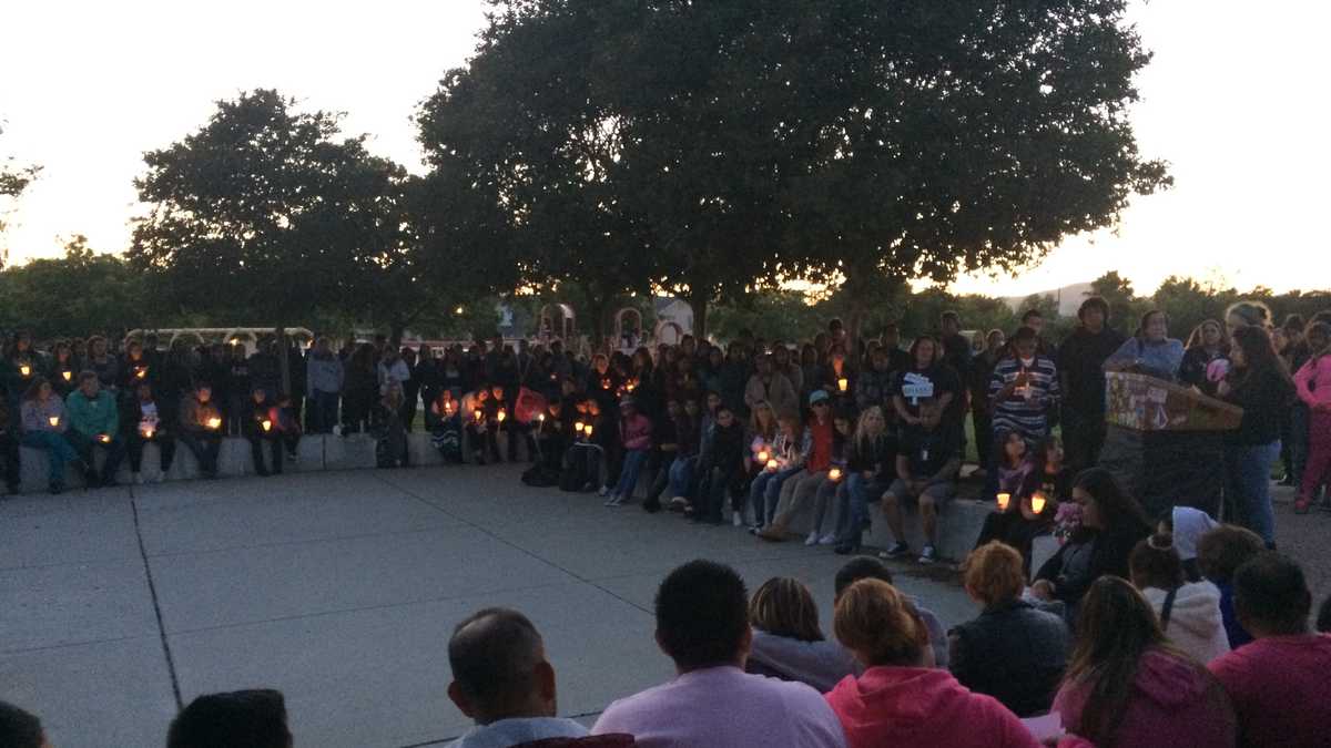 Candlelight vigil held for 3 Gilroy high school seniors killed in crash