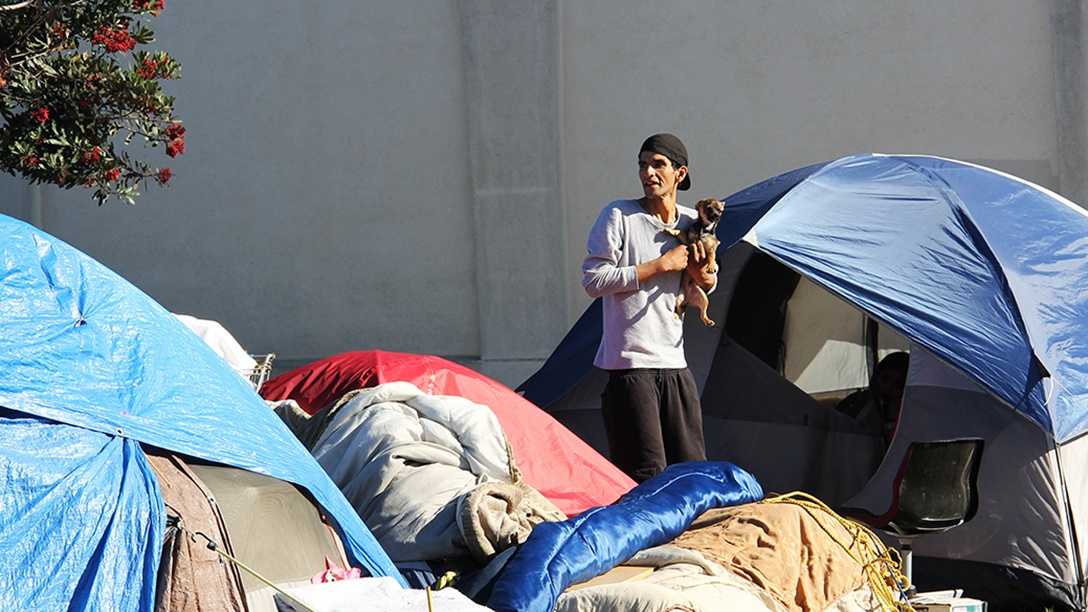 Salinas City Council approves homeless encampment ordinance
