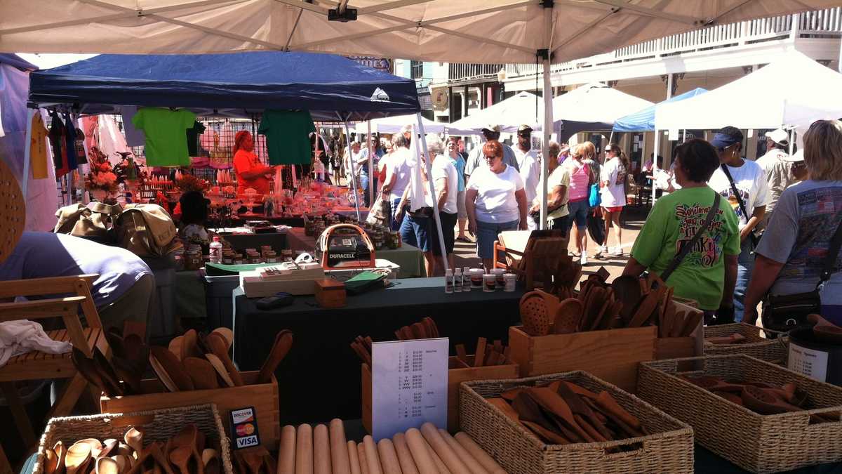 Canton Flea Market draws thousands of shoppers