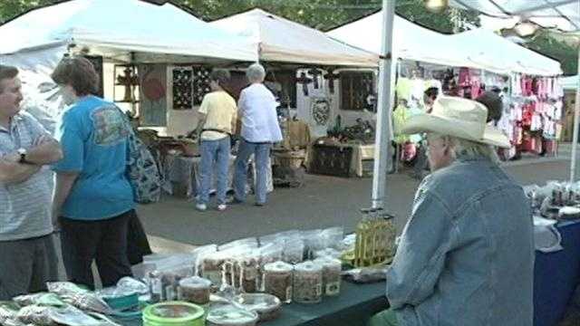 Canton Flea Market draws thousands of shoppers