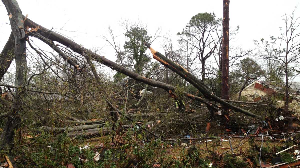 Images: Tornado tears through Mississippi