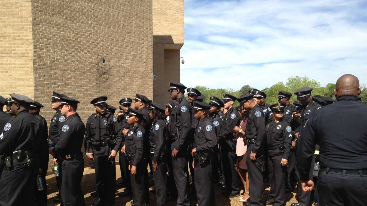 Images Mourners Gather To Remember Slain Jpd Officer