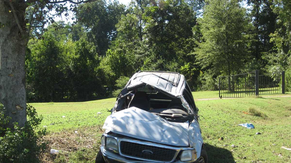 2 killed in Eagle Lake crash