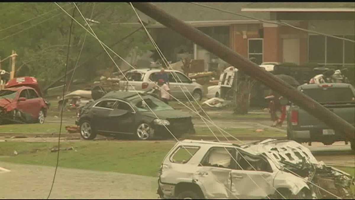 Tornado damages medical center in Louisville