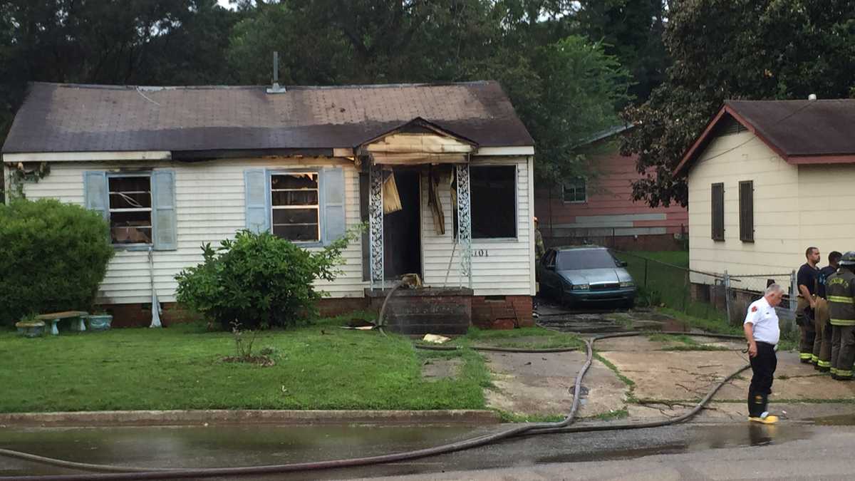Earlymorning fire burns down Jackson house