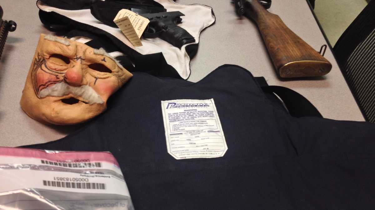 Man charged with kidnapping, impersonating officer
