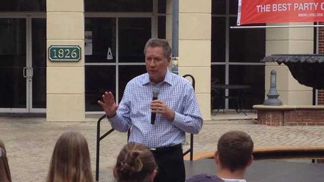 Ohio Gov. John Kasich, a Republican candidate for president, speaks to Mississippi College students.