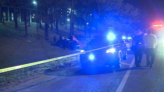 Man dies after car crashes into tree off of I-55 in Jackson