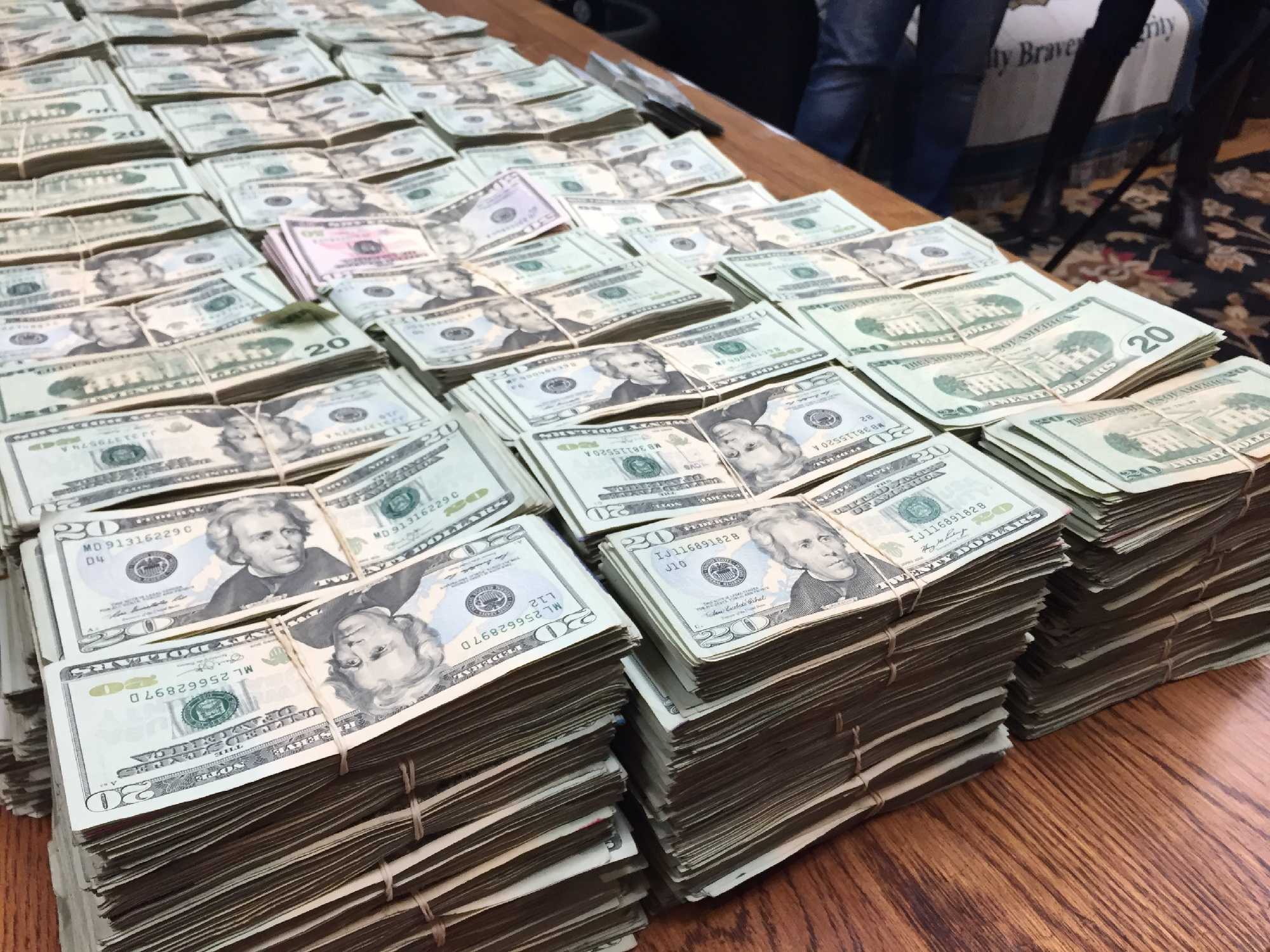 $1 Million Seized In Traffic Stop