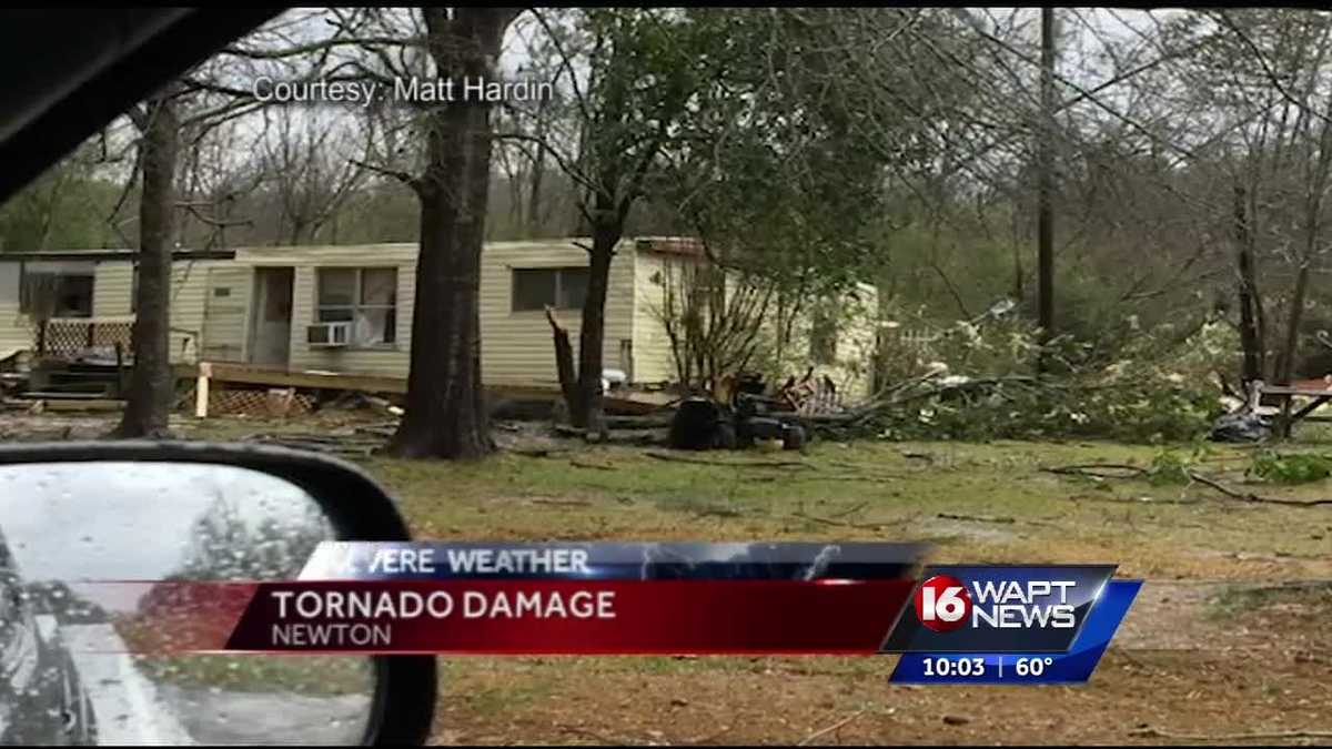 Community cleans up after tornado touches down
