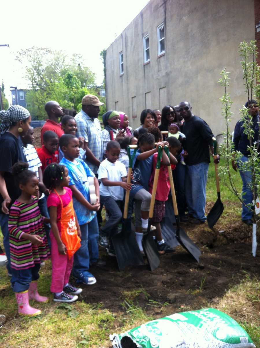 Mayor plants trees at Spring Cleanup