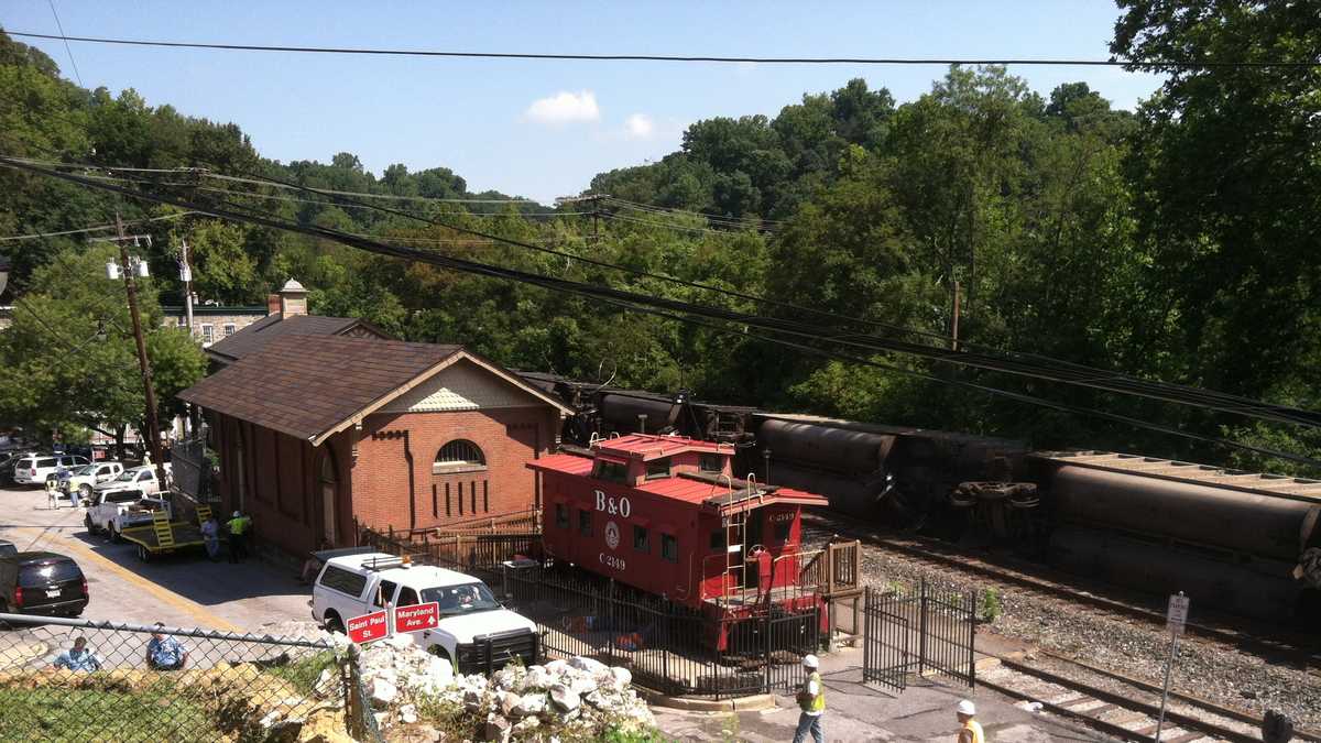 In photos Train derails in Ellicott City, killing 2