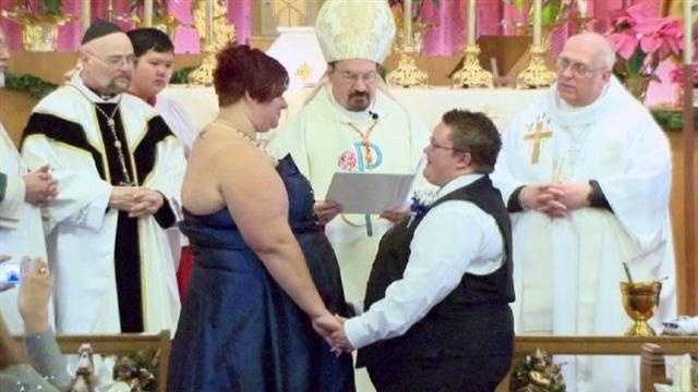 First Same-sex Couples Wed In Maryland