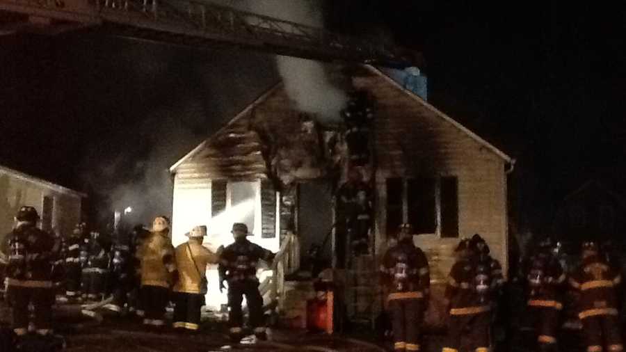 Fire kills 2 overnight in northeast Baltimore