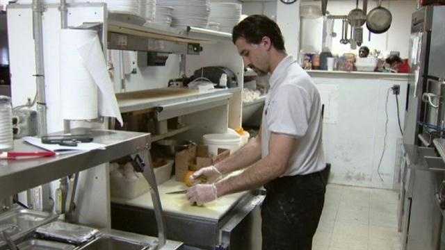 Cook describes fending off restaurant robber