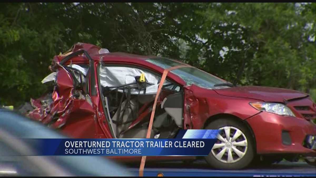 Man hit by tractortrailers on I95 hospitalized