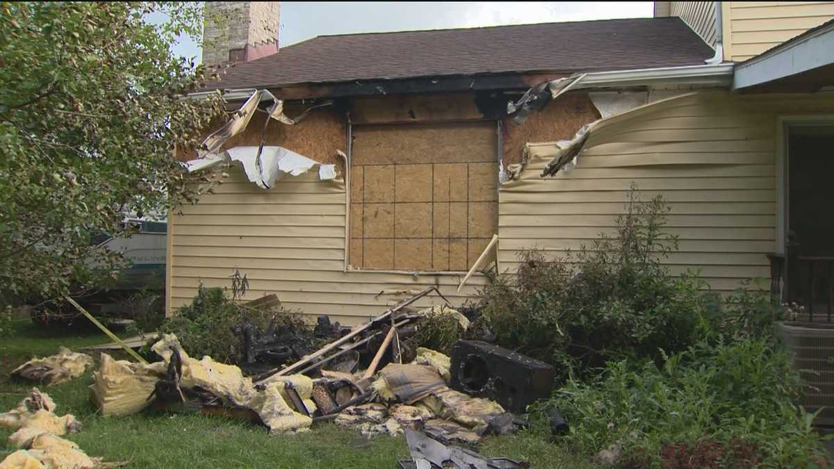 1 dead in Rosedale fire; Child escapes unharmed