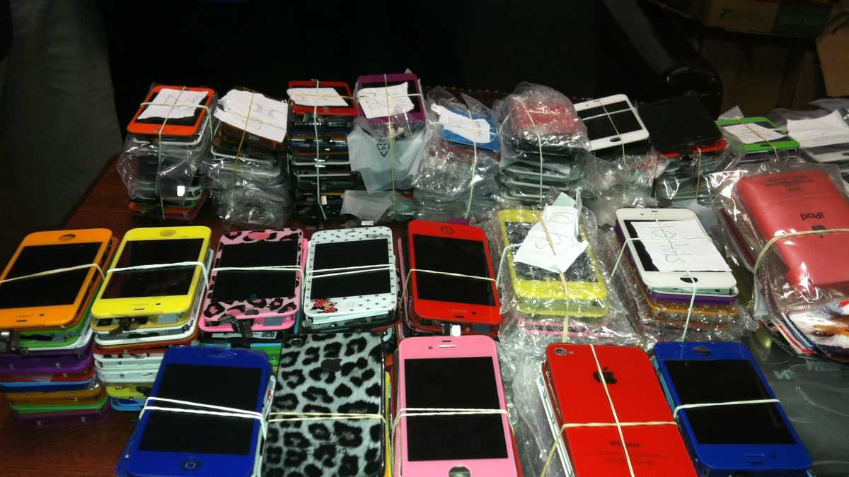 Photos: Police confiscate counterfeit Apple products