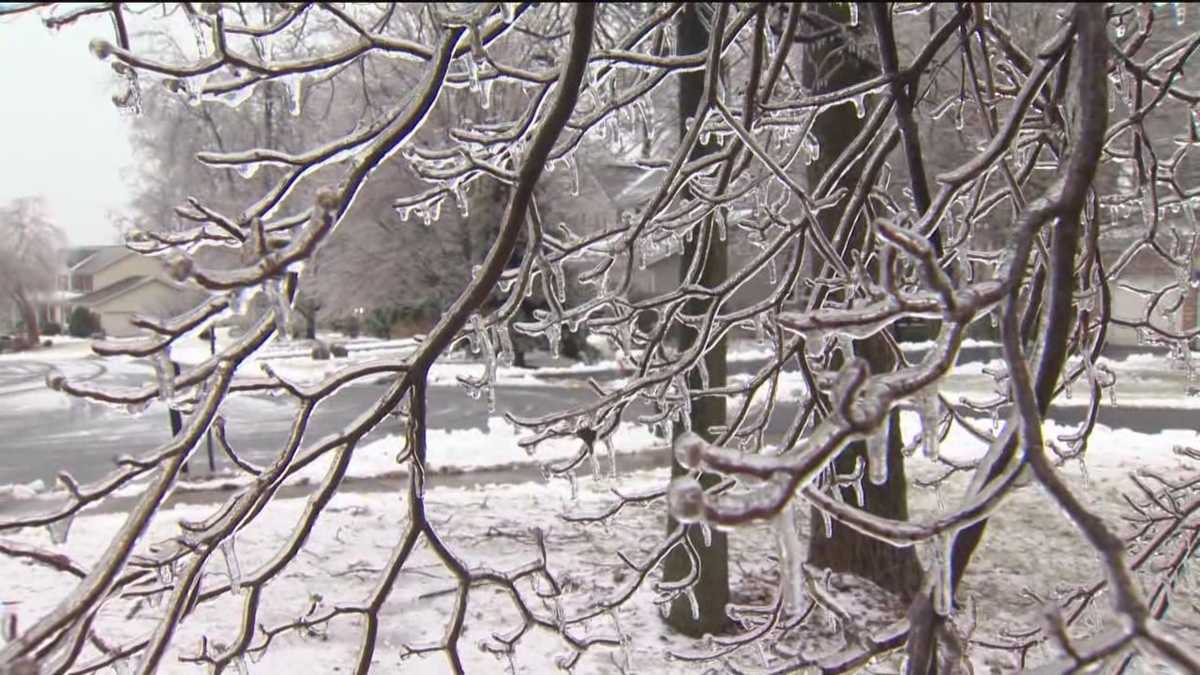 Tens of thousands lose power in ice storm