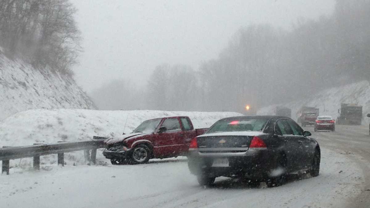 Monday snow photos throughout Maryland