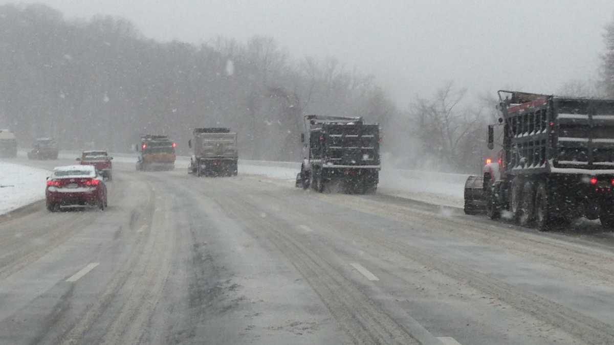 Monday snow photos throughout Maryland