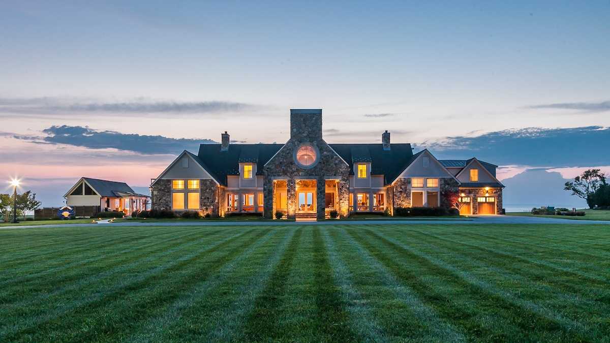 Conquest Manor up for auction Saturday