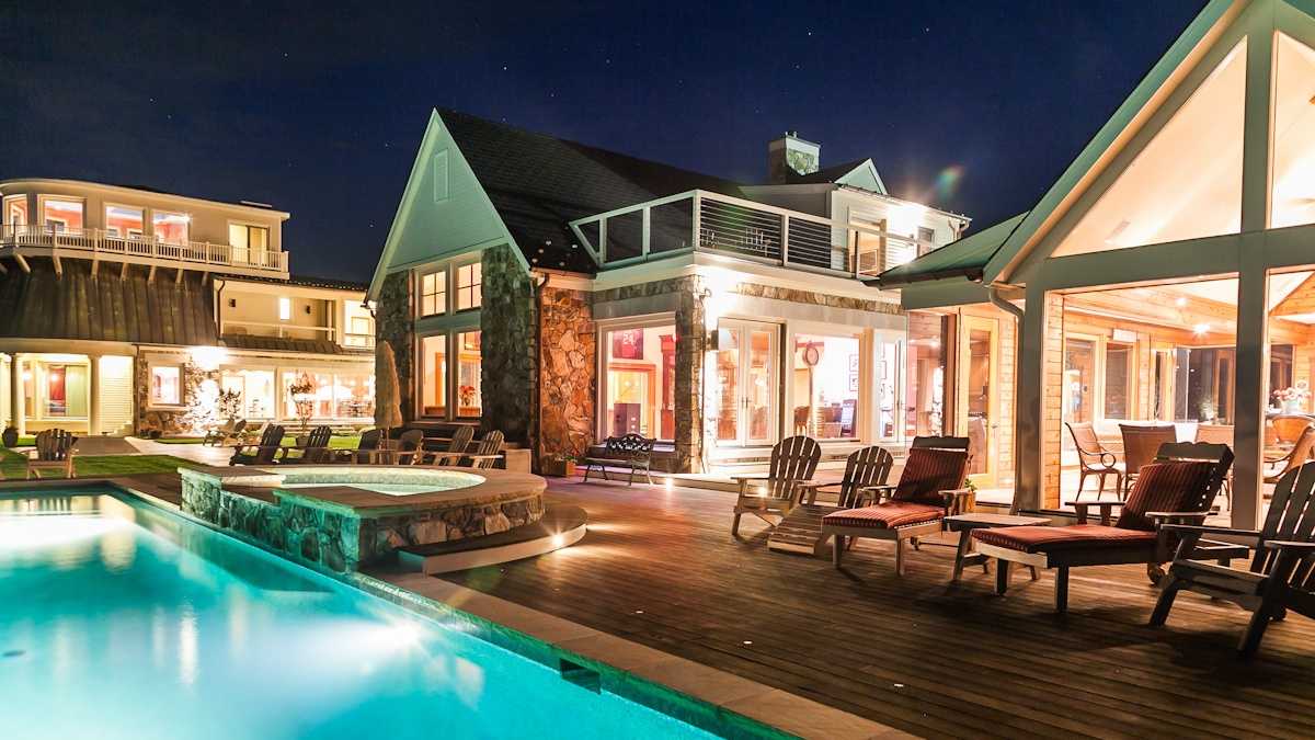 Conquest Manor up for auction Saturday