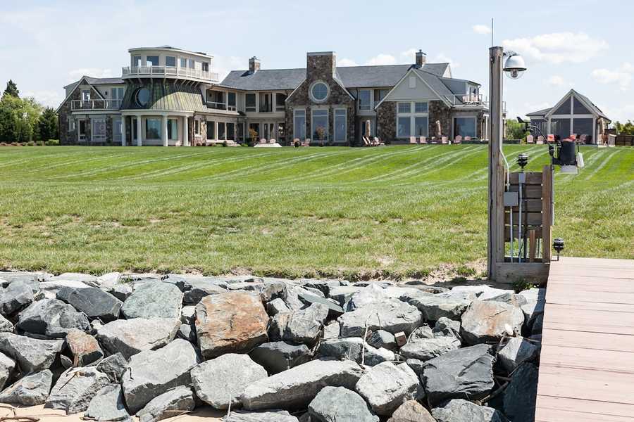 Conquest Manor up for auction Saturday