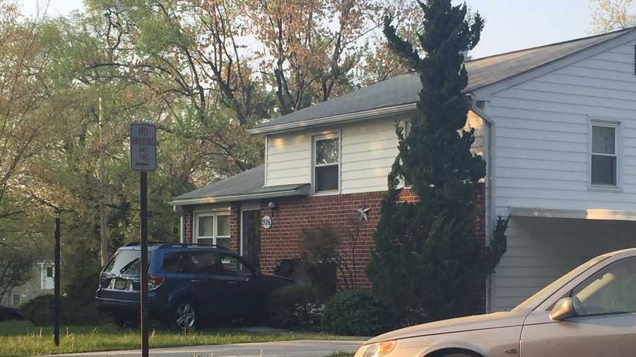 Car crashes into Towson house, injuring driver