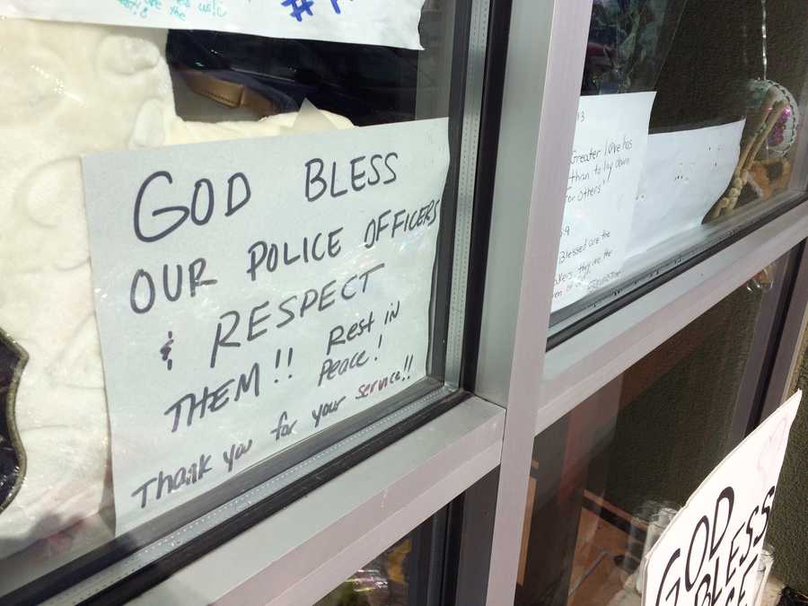 Images Memorial at Panera Bread for slain deputies