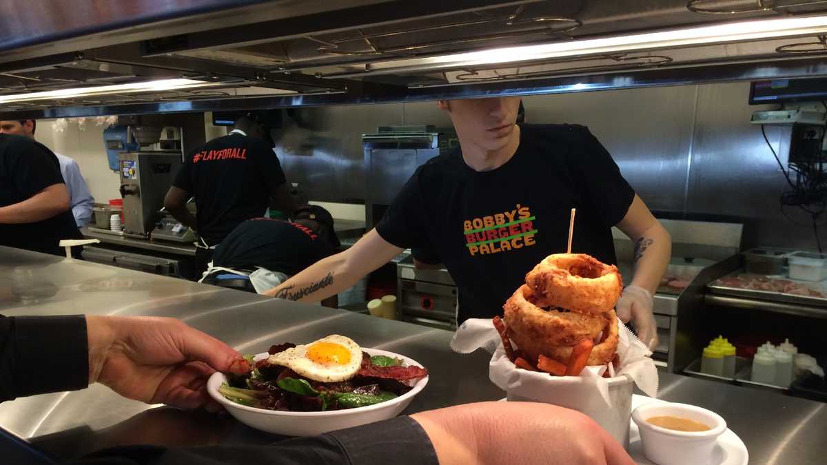 Images Celebrity chef Bobby Flay visits Towson restaurant