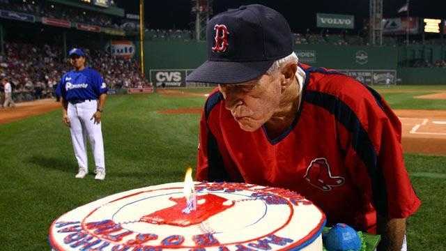 Red Sox honor Johnny Pesky in pregame ceremony