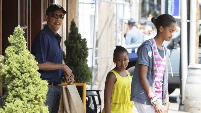 President Barack Obama, with his daughters Malia Obama and Sasha Obama, leave the Bunch of Grapes book store in Vineyard Haven, Mass., Friday, Aug. 20, 2010, where the First family is vacationing on Martha's Vineyard. 




