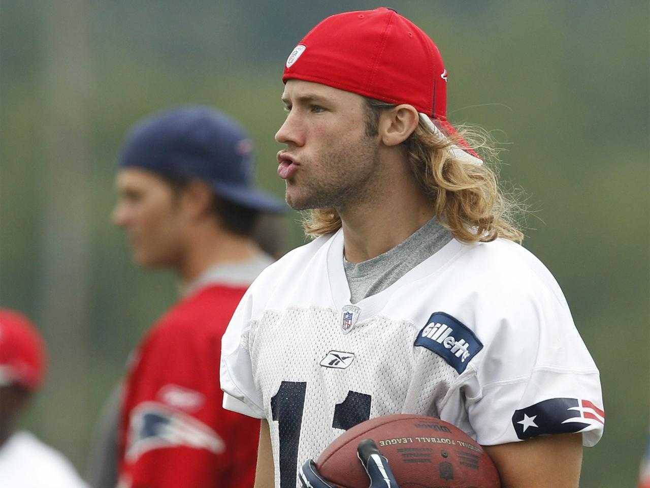 Patriots re-sign wide receiver Julian Edelman